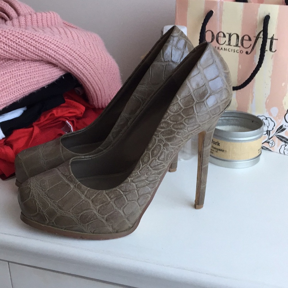 Platform snakeskin Aldo heels 39 (8.5)